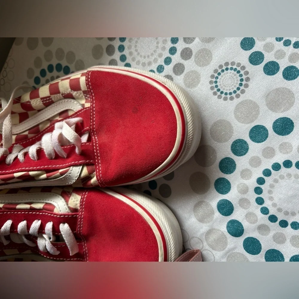 Vans Classic Red & White Checkered  Pre-love, Sneakets Men’s 9/women’s 10.5